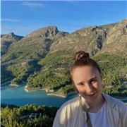 Profesora de apoyo para todos los cursos de primaria. Puedo impartir clases de cualquier materia de este nivel educativo